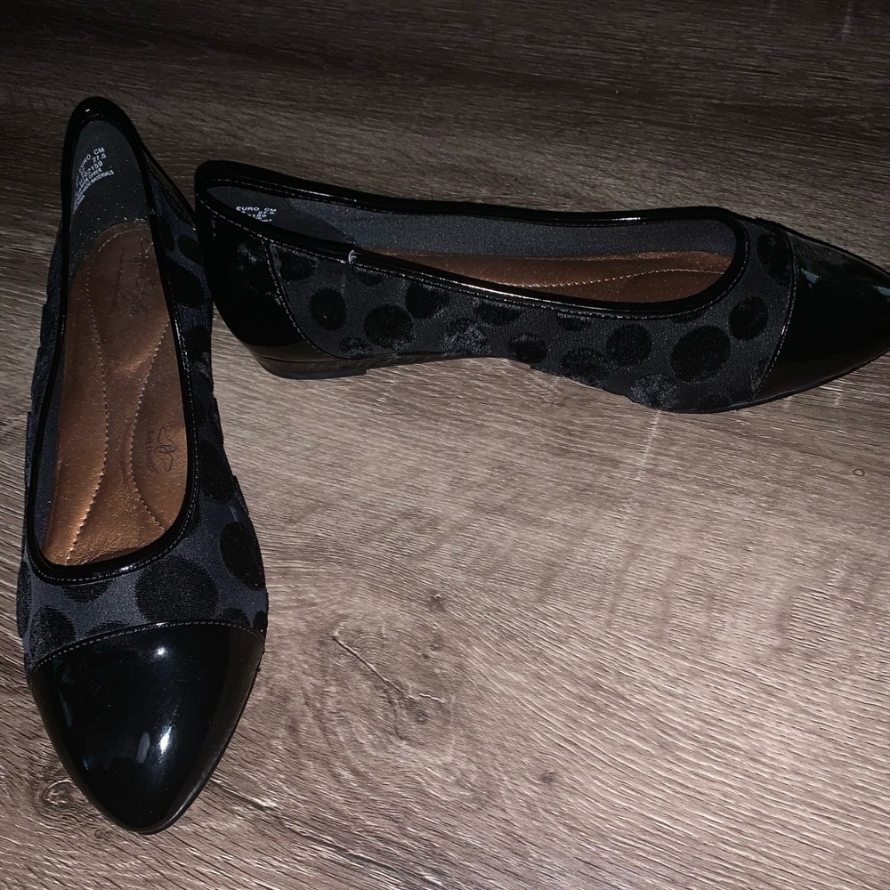Ladies flats
